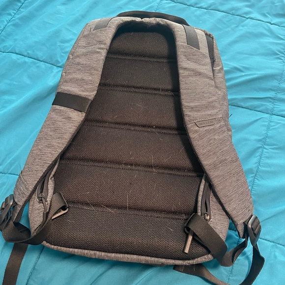 Adult Incase city Backpack - Picture 6 of 8